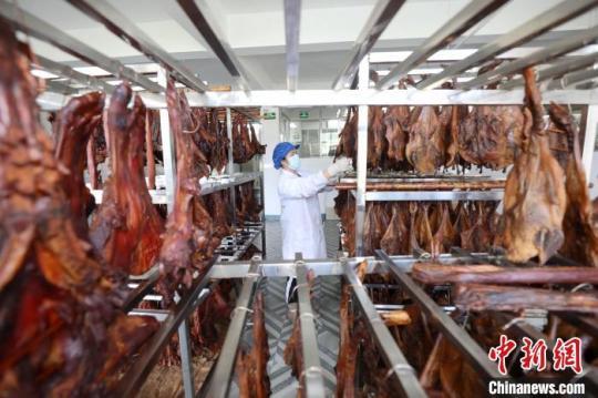 廣西侗鄉三江 臘味飄香促進就業，鞋材產業協同發展